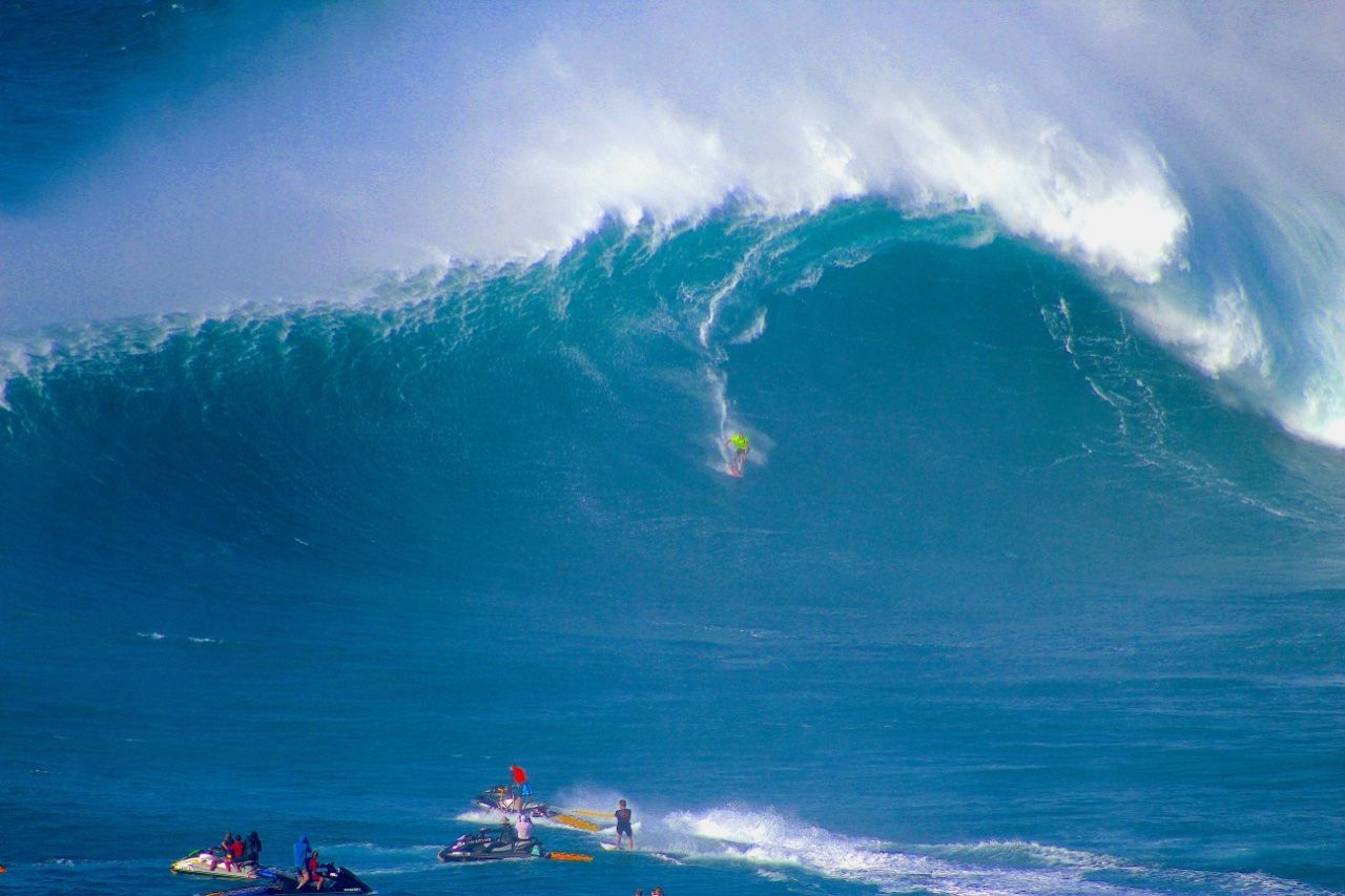 Surfers on large waves - SFSL surf championship Arugam Bay 2026