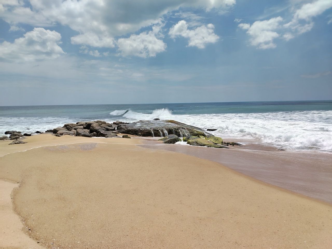 Sri Lanka coastal beach - free visa now available for 40 countries 2026