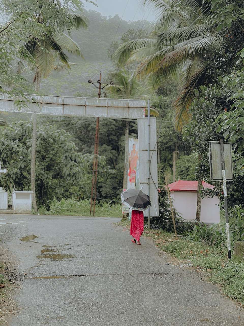 Heavy tropical rain - Colombo airport diversions as monsoon arrives May 2026