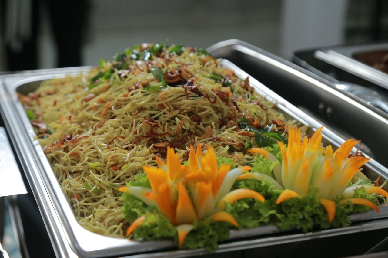 Sri Lankan noodle dish with vegetables - Polonnaruwa food guide
